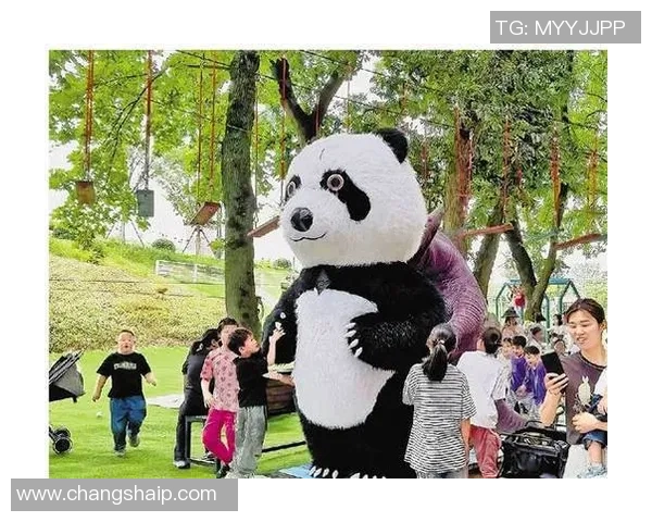 活力熊猫展现运动精神引领健康生活新风尚